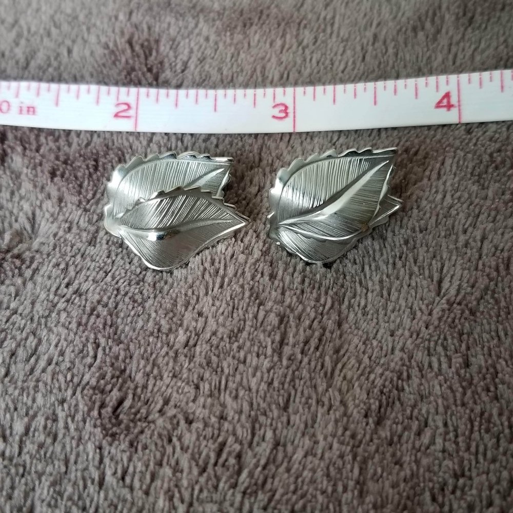 Vintage Giovanni clip on earrings